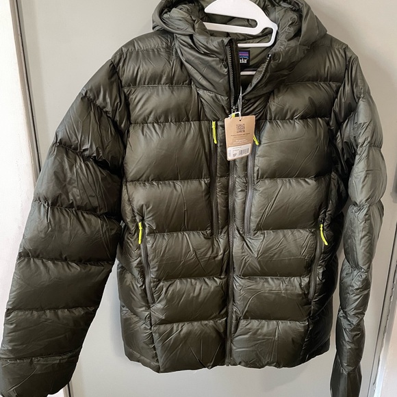 NWT Patagonia Men's - Fitz Roy Down Hoody Jacket - Pine Needle Green Size M - Picture 2 of 5